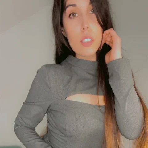 Vestido gris escotado de oficinista