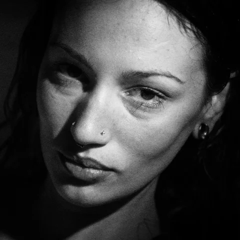 Alora Laura, Black & White Bathtub