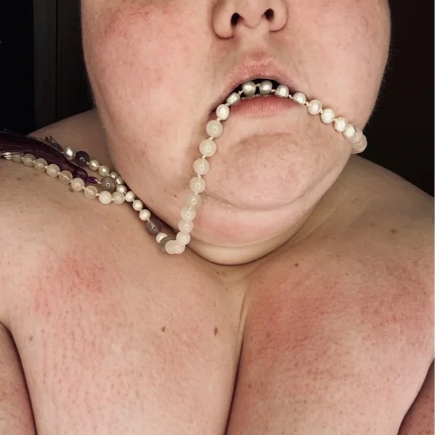 Pearl necklace photo set