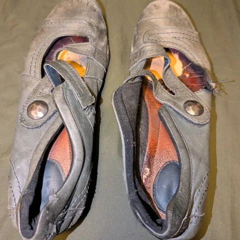 Ruined And Ripe Clarks Leather Flats