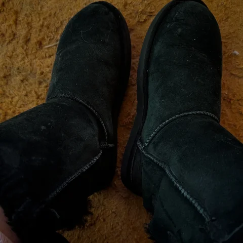 Ugg Boots and Fuzzy Sock Candid Pics