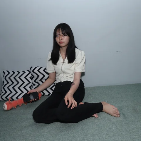 Yi Yi's Soft Bare Feet Close-Ups - Digital Photo Set