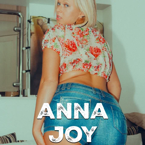 Anna Joy Crop Top and Shorts Picture Set