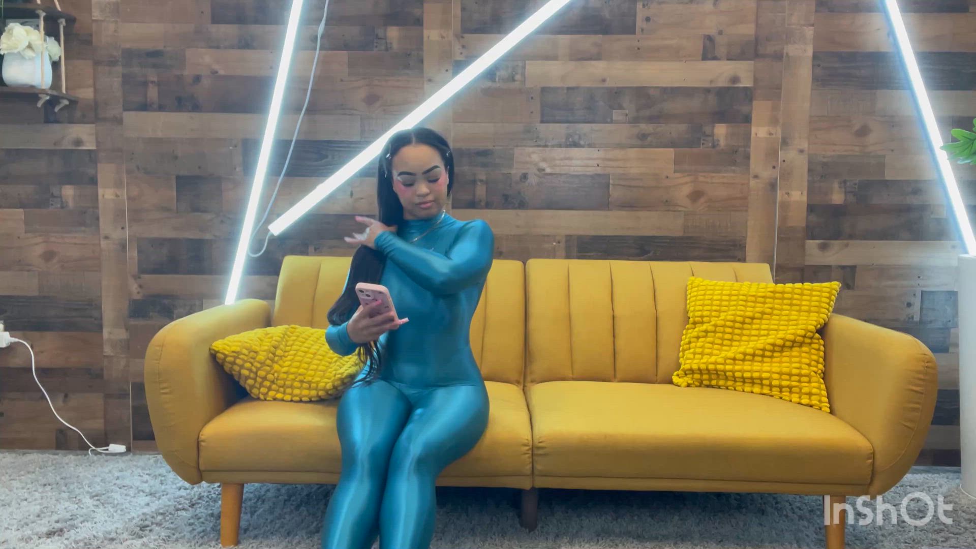 Vincent Lacroix becomes China's foot subby!