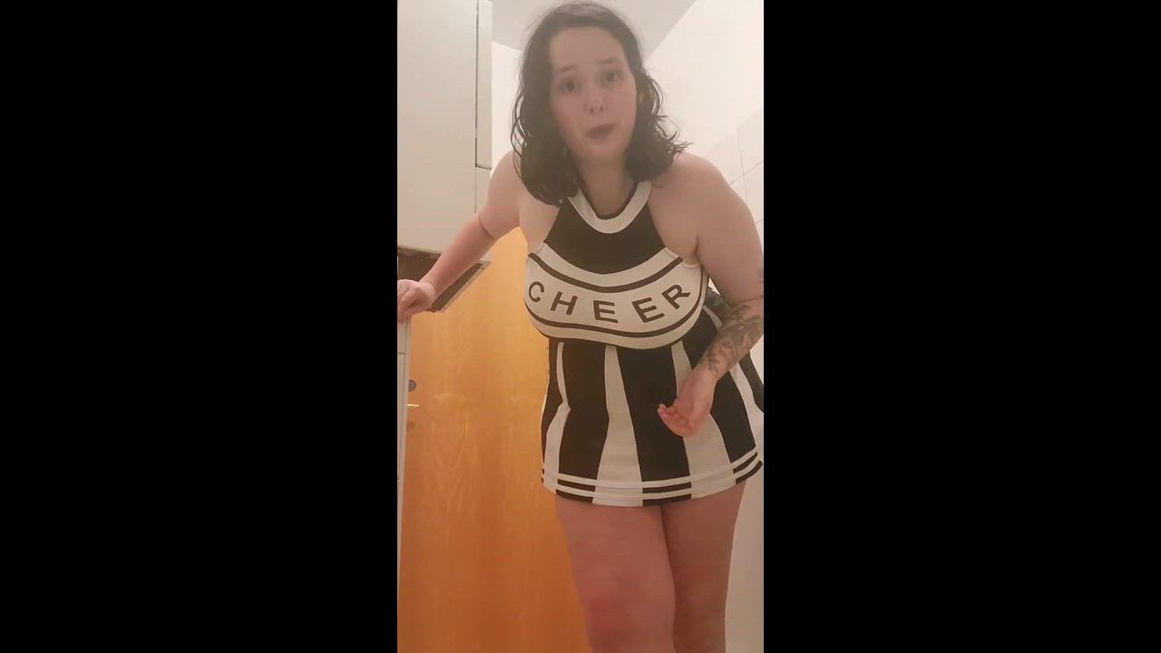 Cheerleader Needs to Pee
