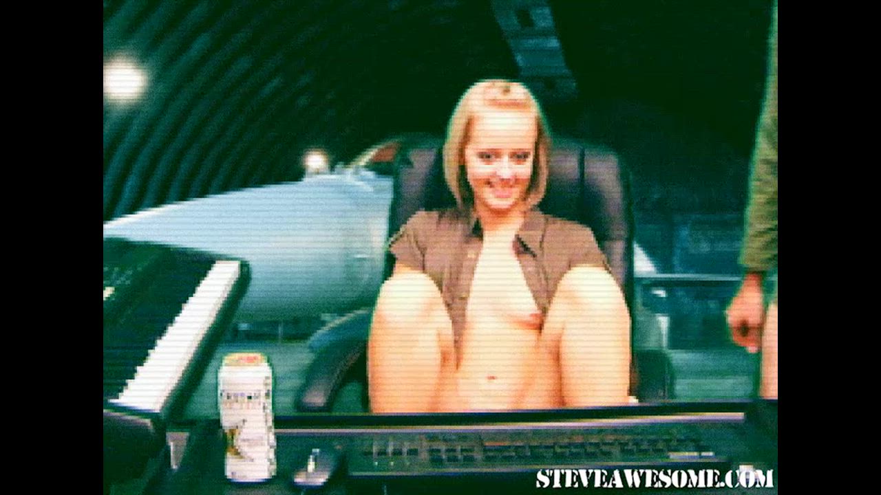 Jenna Suvari and Steve Awesome In Retro WebCam Military Fuck