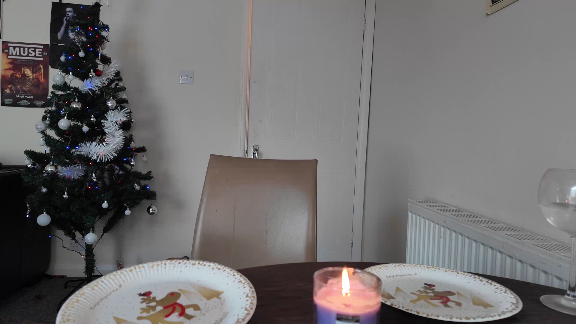 stepmommy gives a footjob at the xmas dinner table - day 3 of xmas