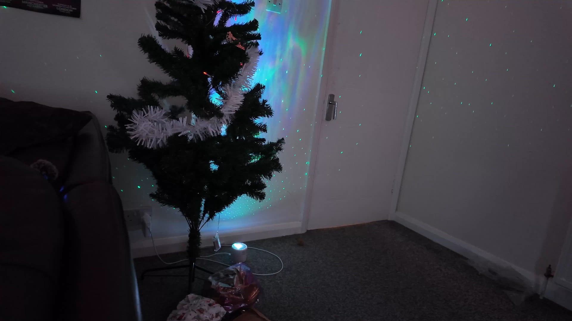 STEPMOMMY SUCKING AROUND THE CHRISTMAS-TREE -DAY-2