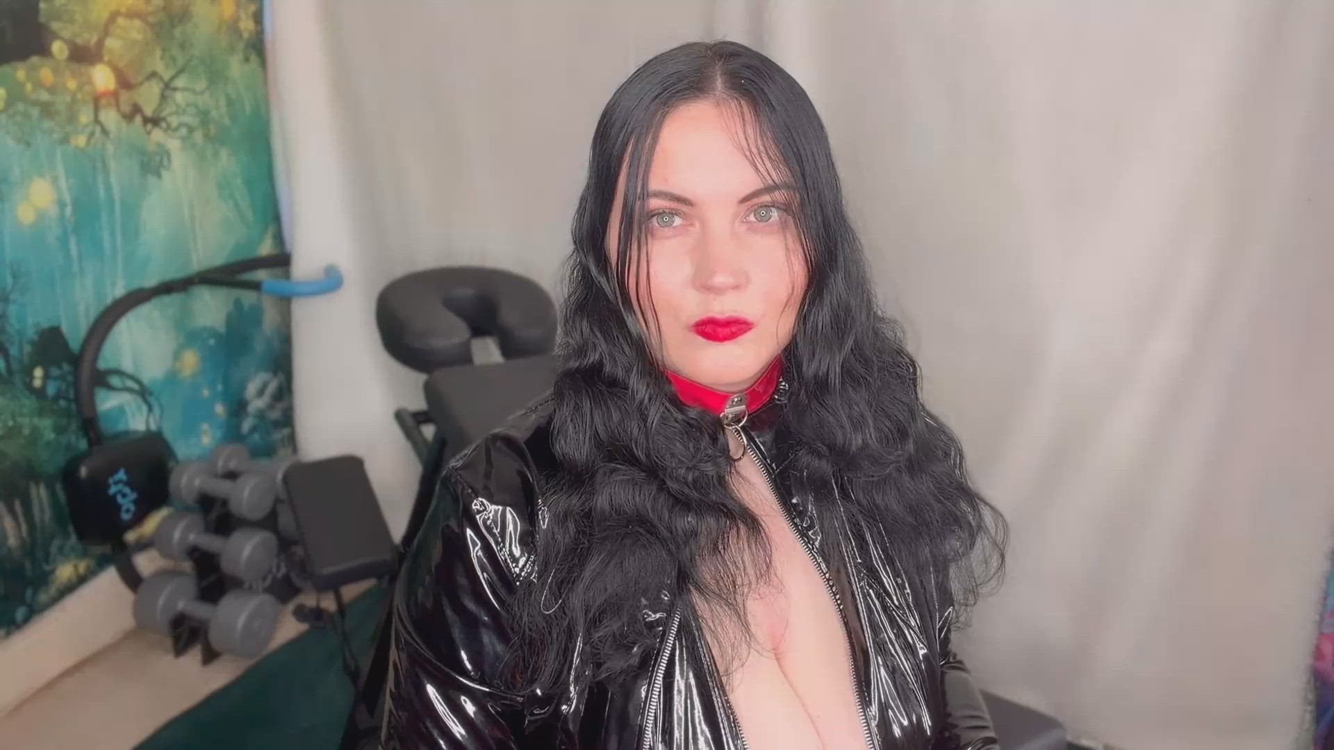 Sub FFW gets her ass stretched on BDSM bench