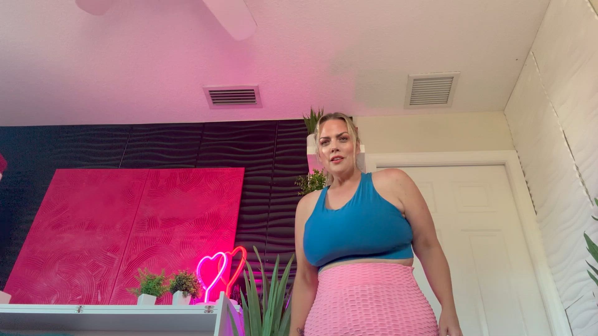 Aunt Puts Her Ass On You and Farts