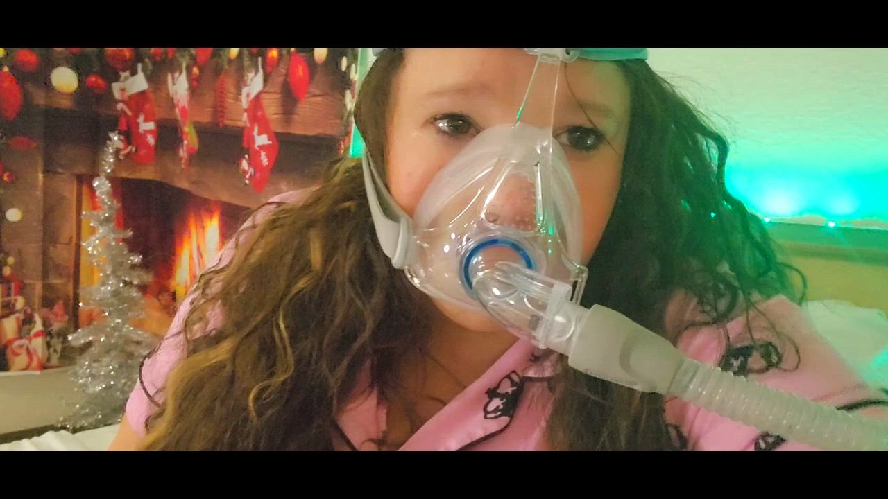 Medical Fetish CPAP Ignore - Curvy MILF Watches TV in Mask