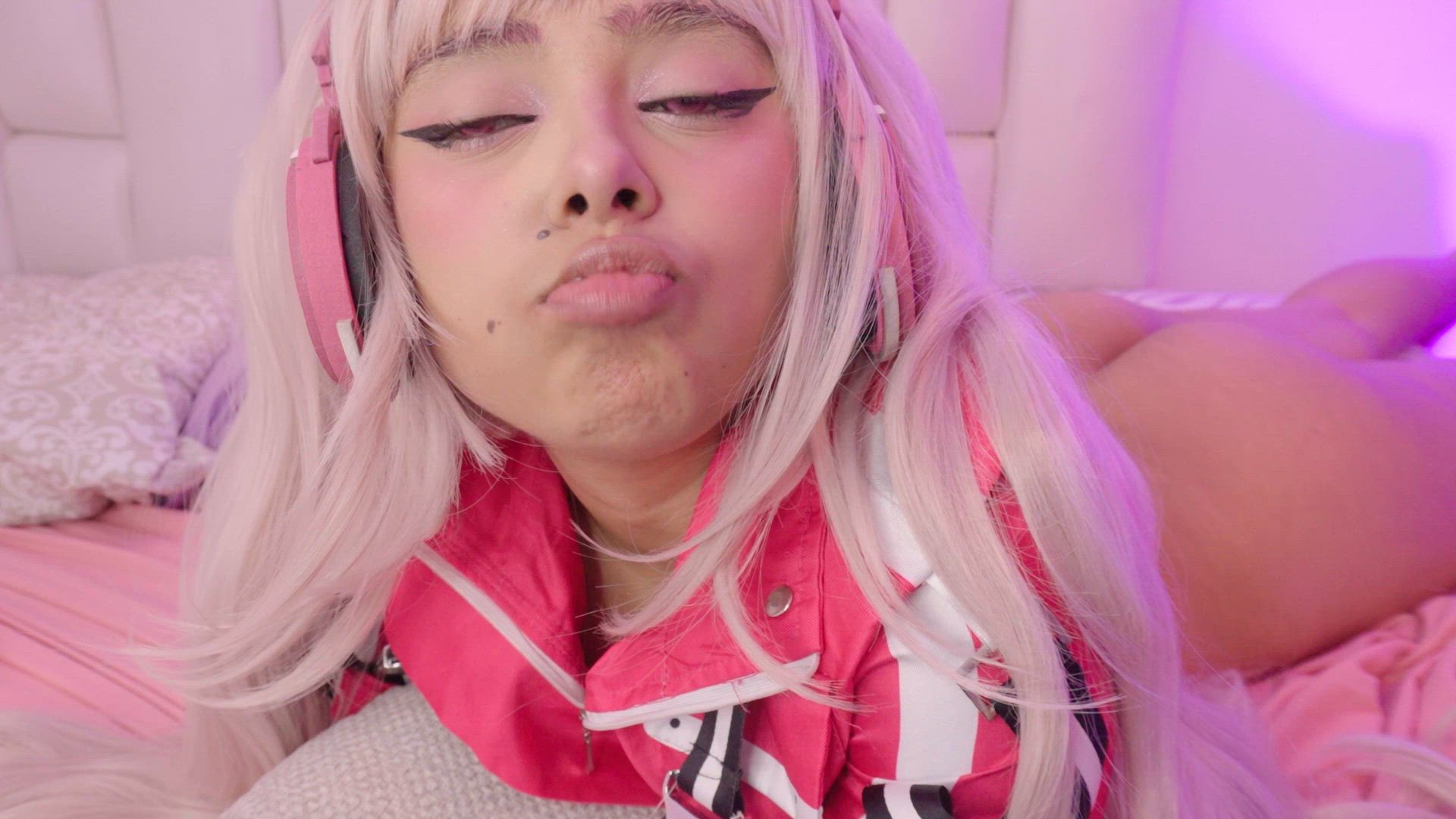 JOI: Alice Making gum Bubbles